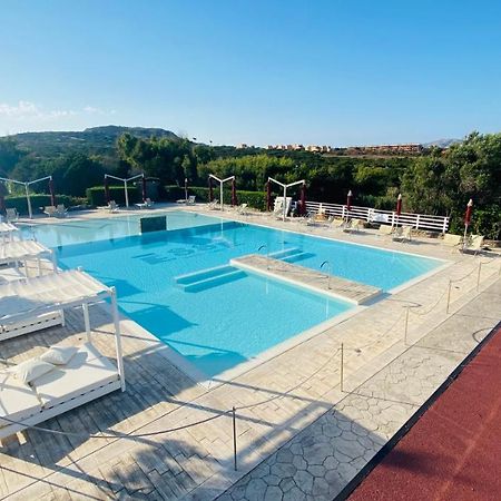 Club Esse Sporting Hotel Стинтино Екстериор снимка