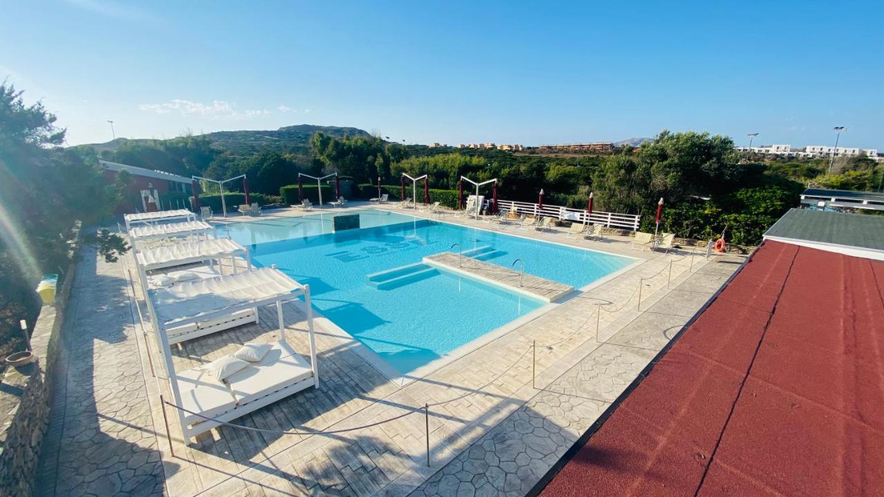 Club Esse Sporting Hotel Стинтино Екстериор снимка