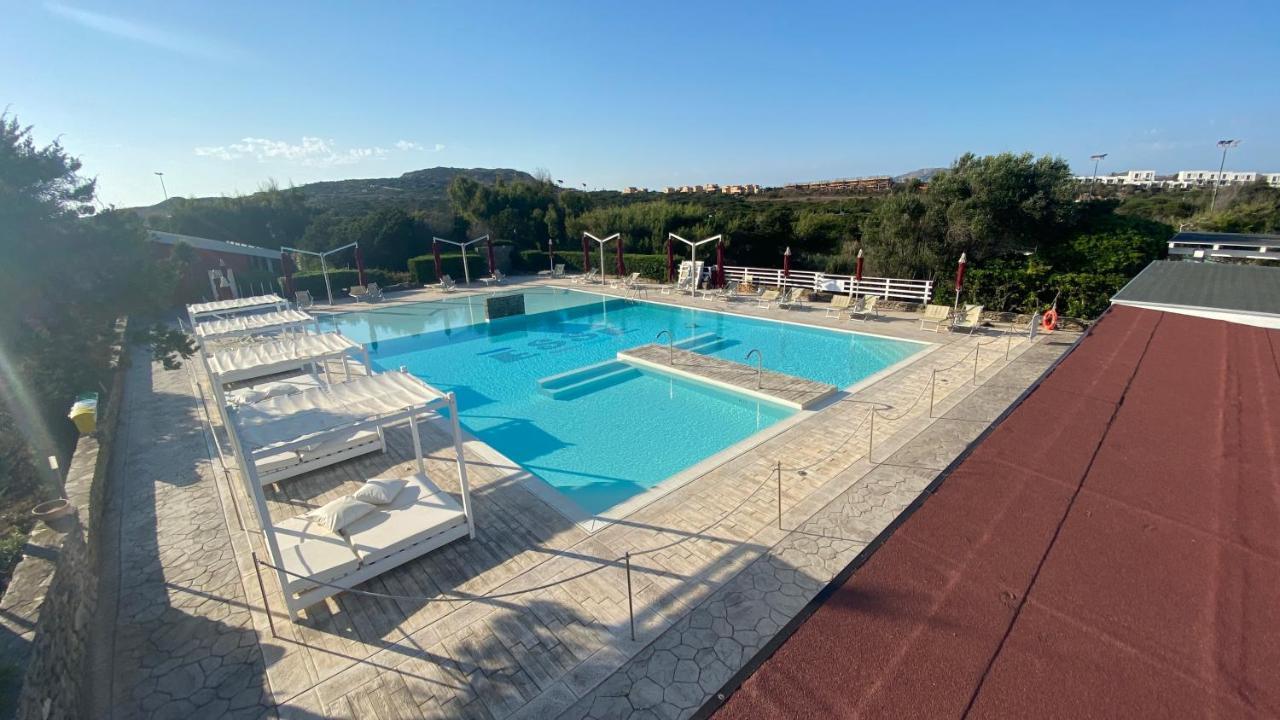 Club Esse Sporting Hotel Стинтино Екстериор снимка