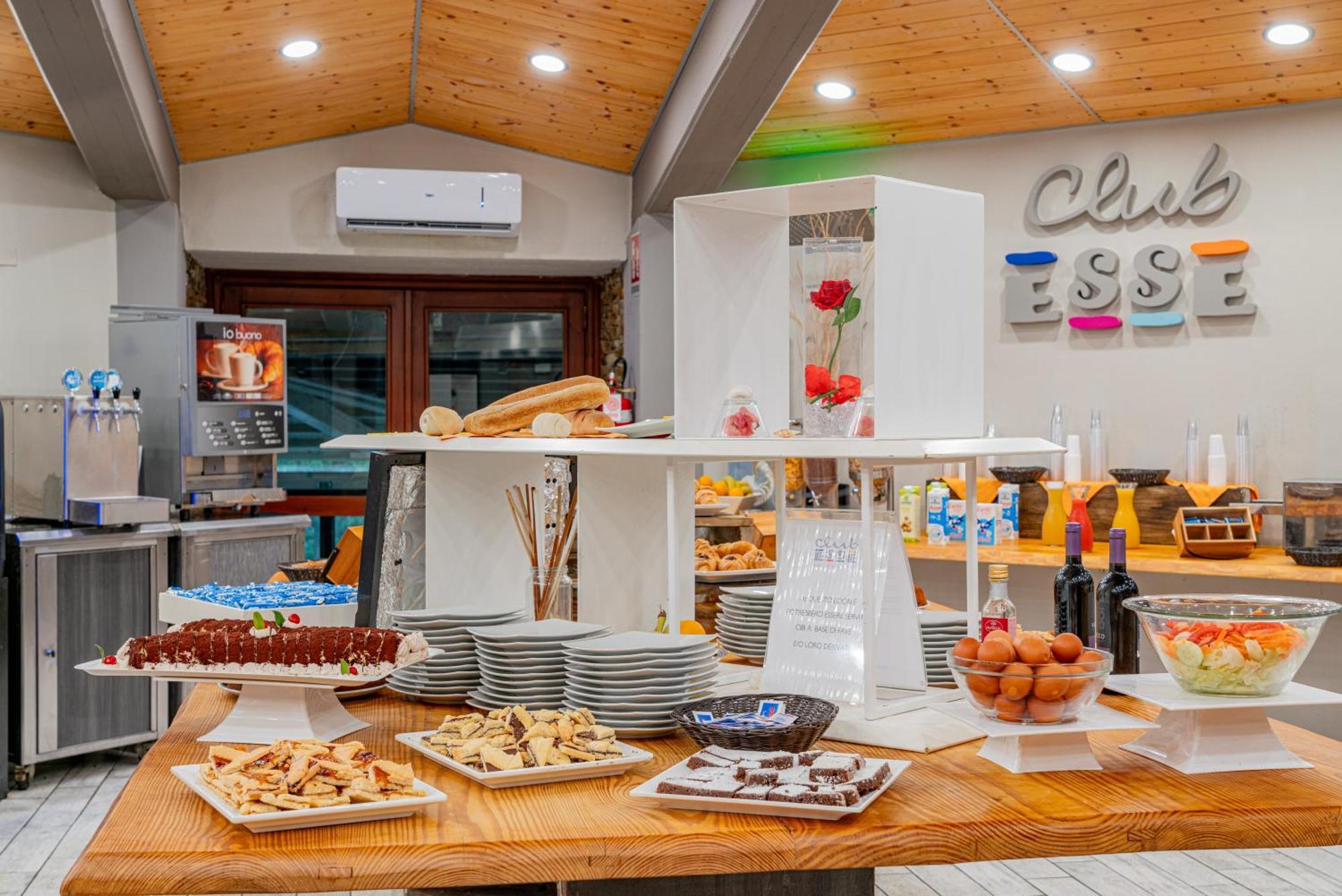 Club Esse Sporting Hotel Стинтино Екстериор снимка