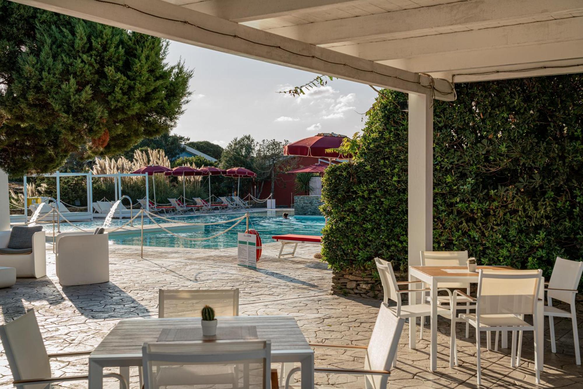 Club Esse Sporting Hotel Стинтино Екстериор снимка