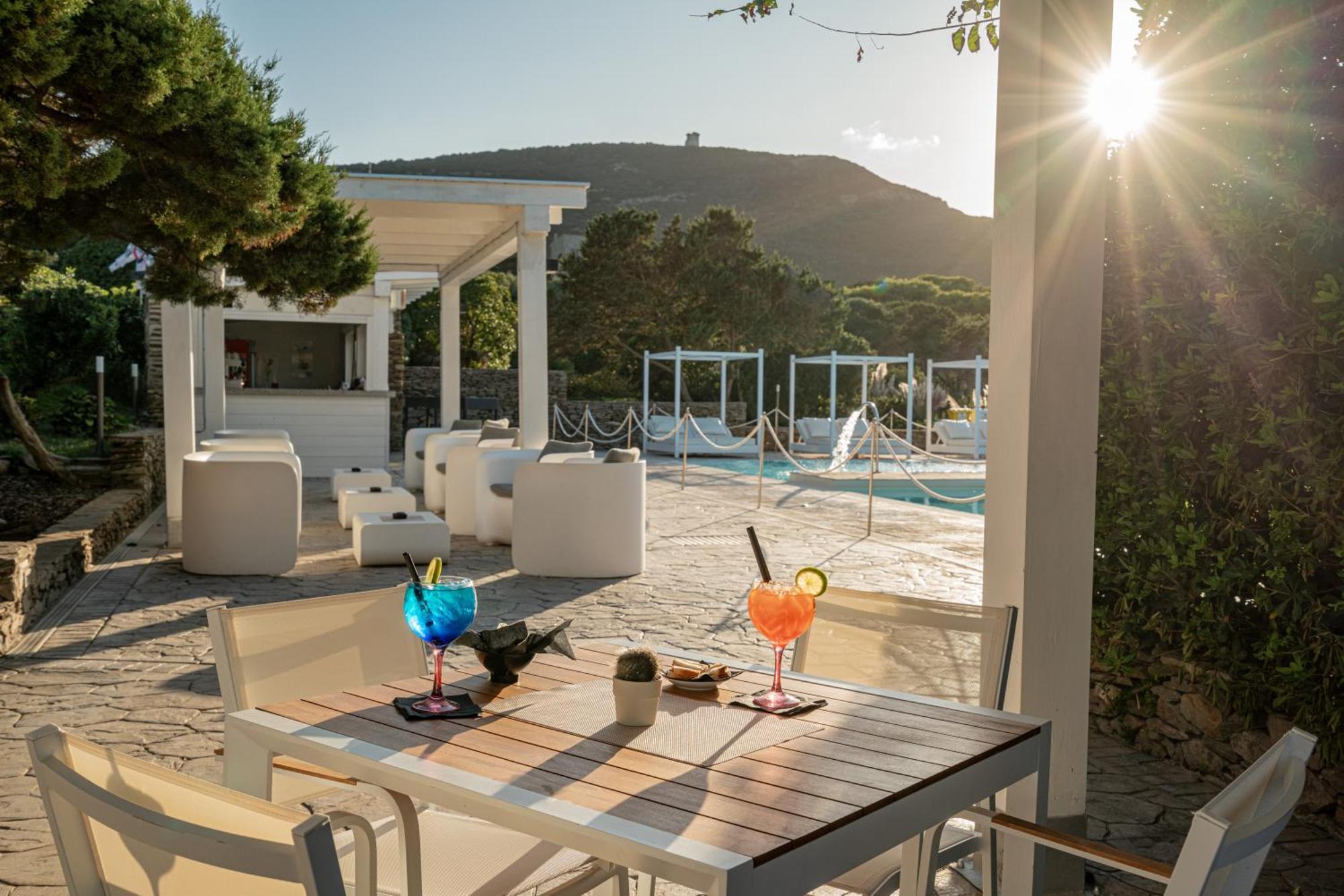 Club Esse Sporting Hotel Стинтино Екстериор снимка