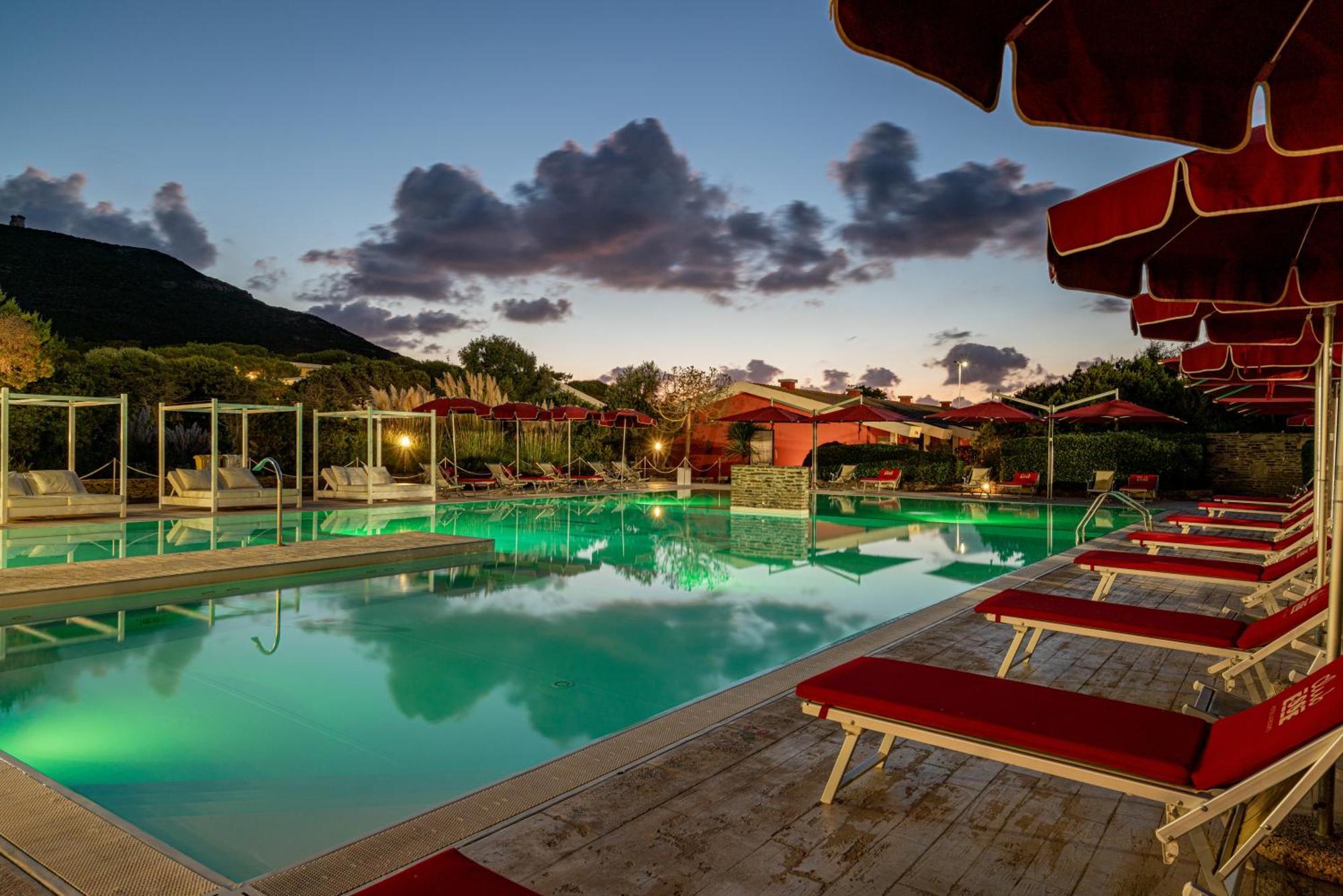 Club Esse Sporting Hotel Стинтино Екстериор снимка