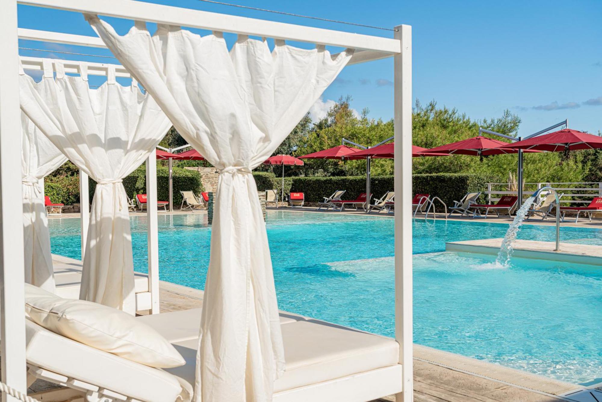 Club Esse Sporting Hotel Стинтино Екстериор снимка
