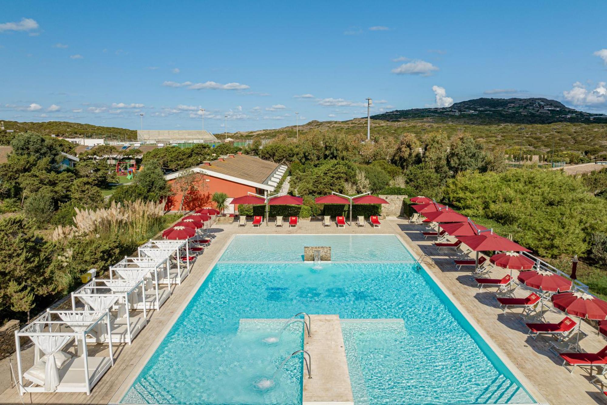 Club Esse Sporting Hotel Стинтино Екстериор снимка