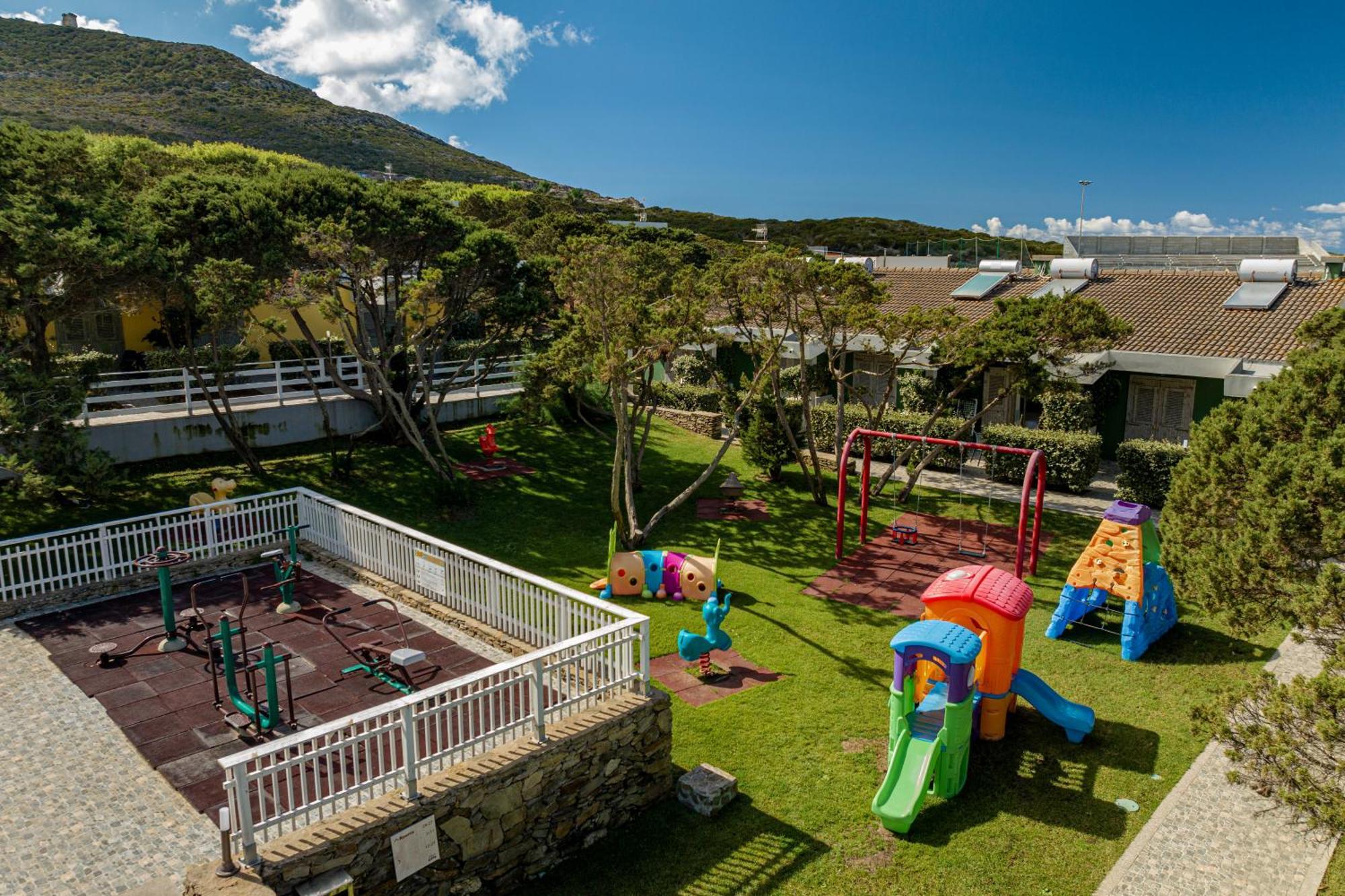 Club Esse Sporting Hotel Стинтино Екстериор снимка