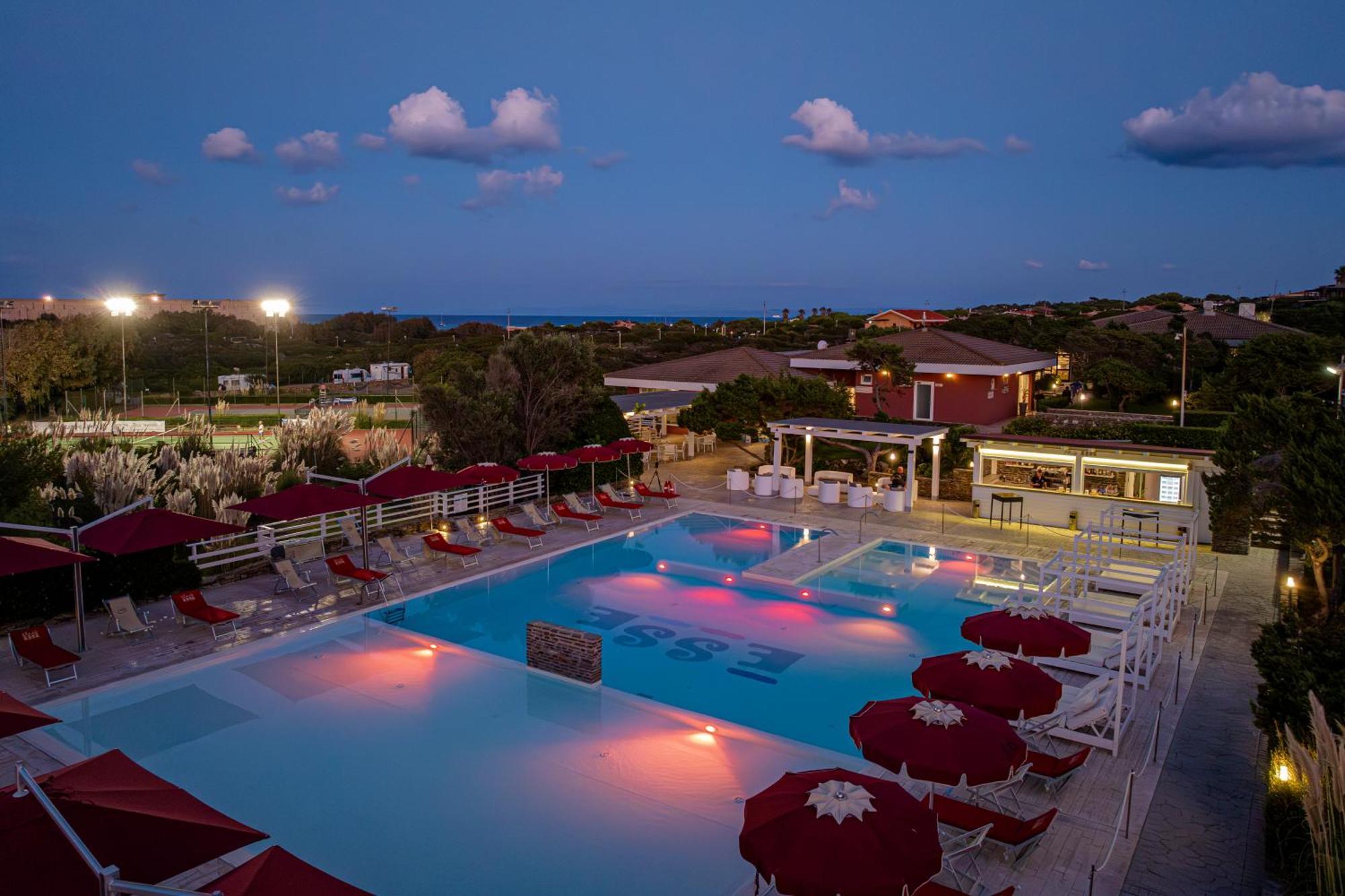 Club Esse Sporting Hotel Стинтино Екстериор снимка
